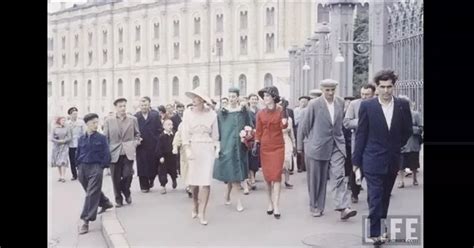 Модели Диор в Москве в 1959 году: жители столицы .